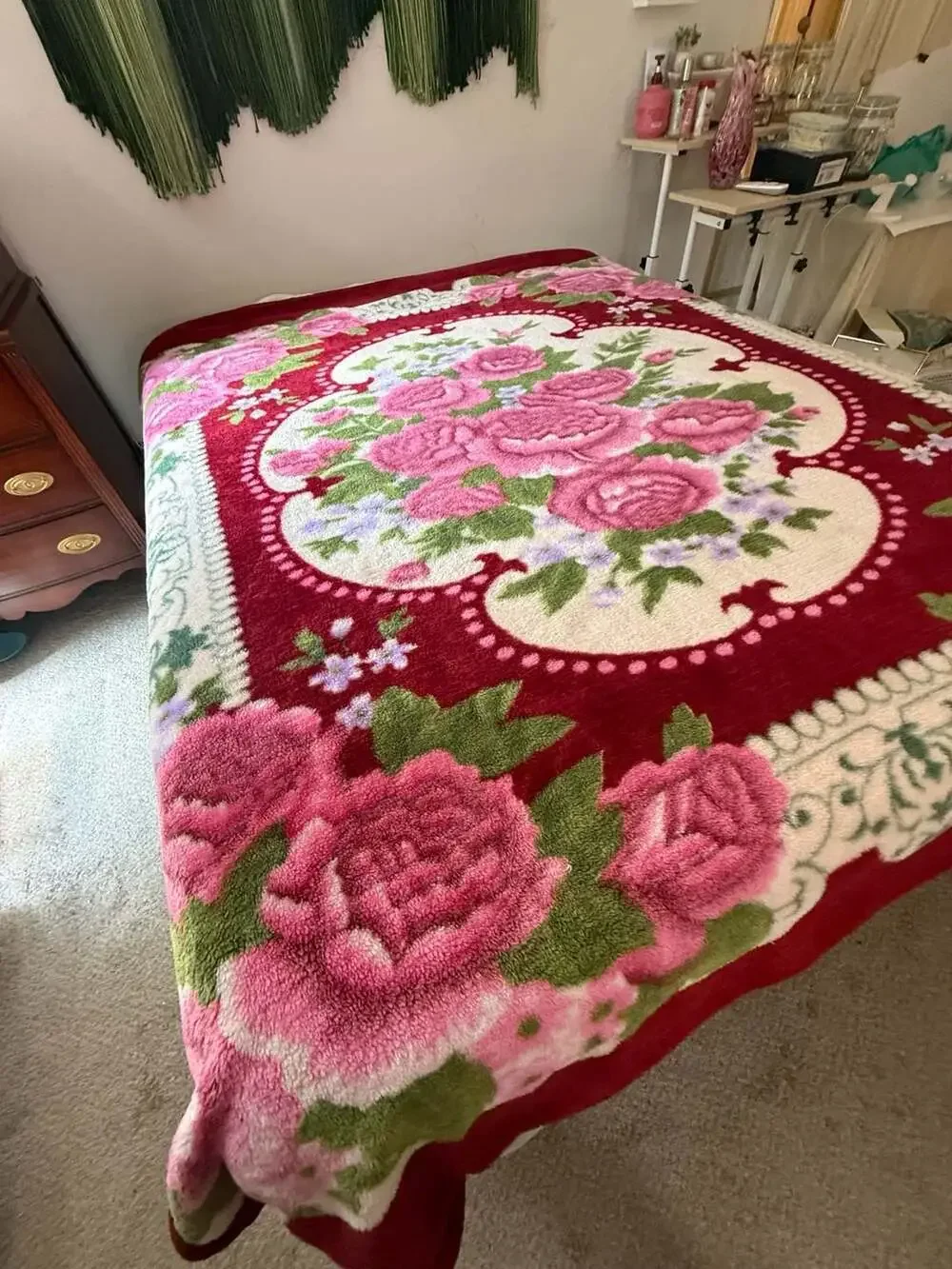 Vintage Korean-Style Heavyweight 2-Ply Raschel Floral Rose Print Plush Blanket